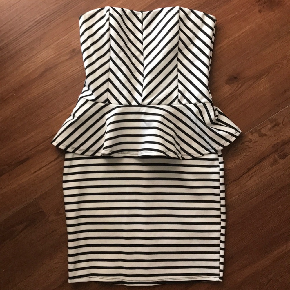 Peplum Strapless Dess